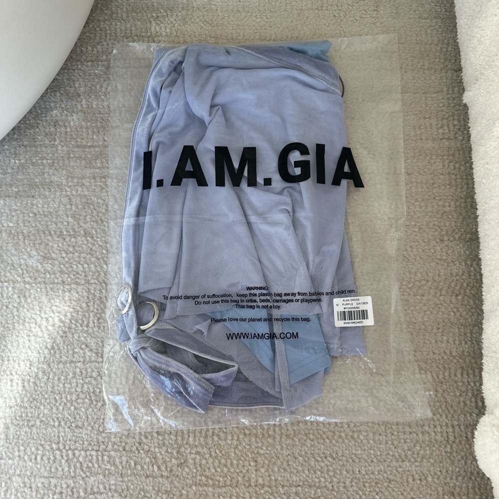 I.AM.GIA - Picture 4 of 5